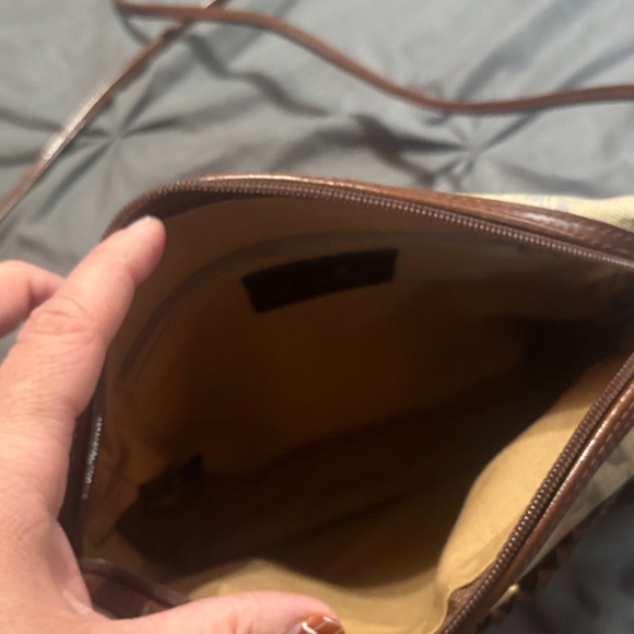 Liz Claiborne Floral Crossbody Bag in Cream and Brown - Picture 3 of 7